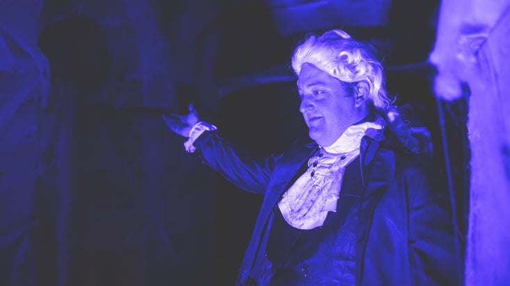 A volunteer in Tudor dress, performs ghost stories in the manor.